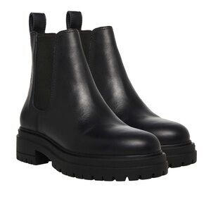 🌚STEVE MADDEN🌚 LOLLA GENUINE LEATHER LUG SOLE CHELSEA BOOTS